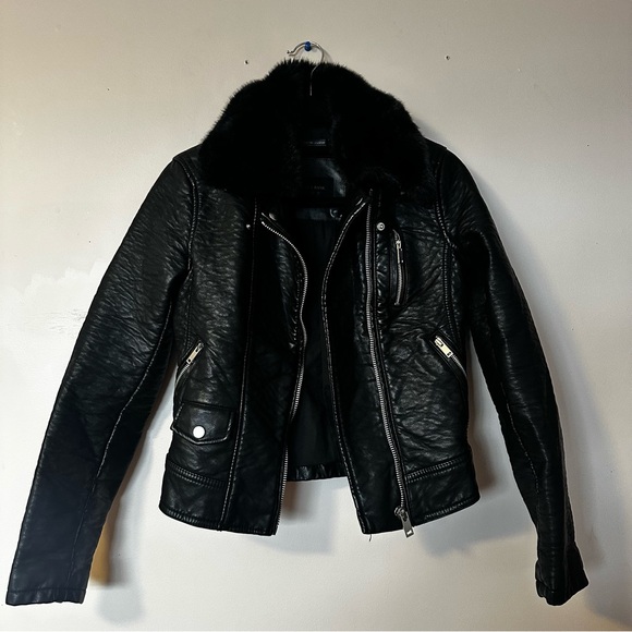 Black leather jacket with fur lined collar - Picture 1 of 2